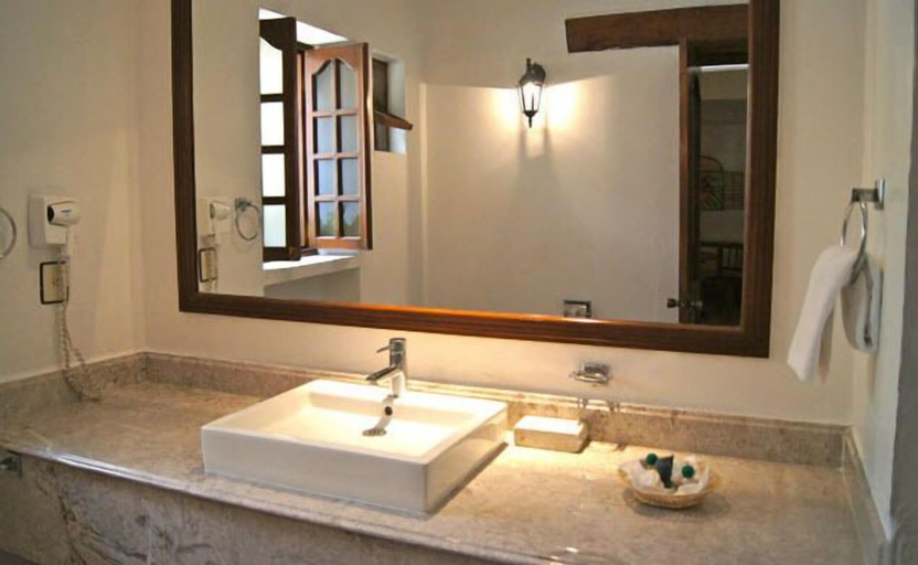 Bathroom, Suites Colibrí, Del Centro