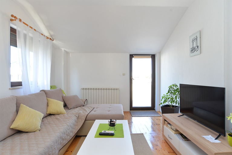 Others 5, Apartment 589, Fažana
