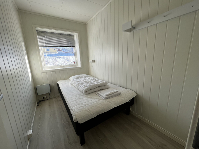 Bedroom 2, Midnattsol rom og hytter, Andøy