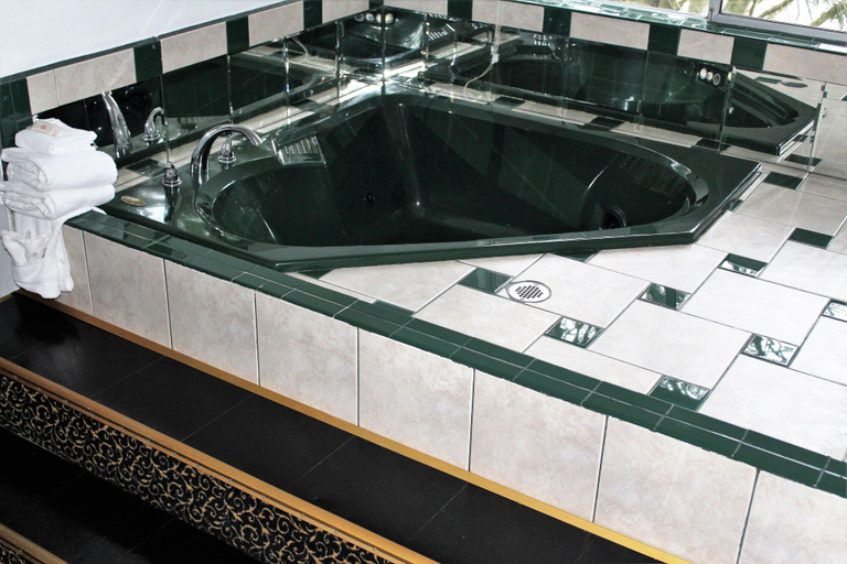 Bathroom 4, Days Inn by Wyndham Everett, Snohomish