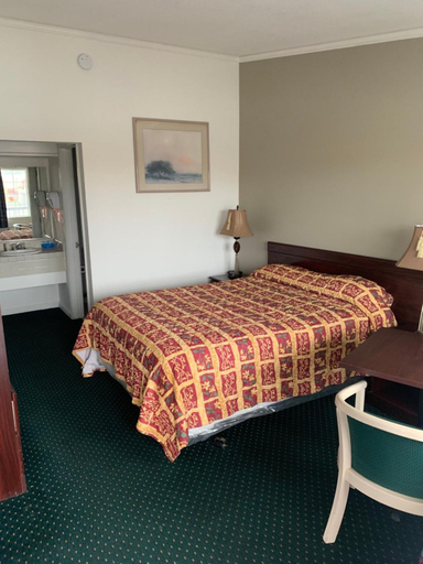 Bedroom 4, Economy Inn Monterey, Monterey
