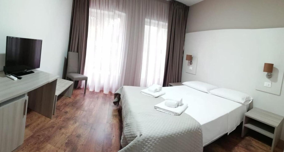 Bedroom 4, B&B Erifra' Piccolo Hotel, Cosenza