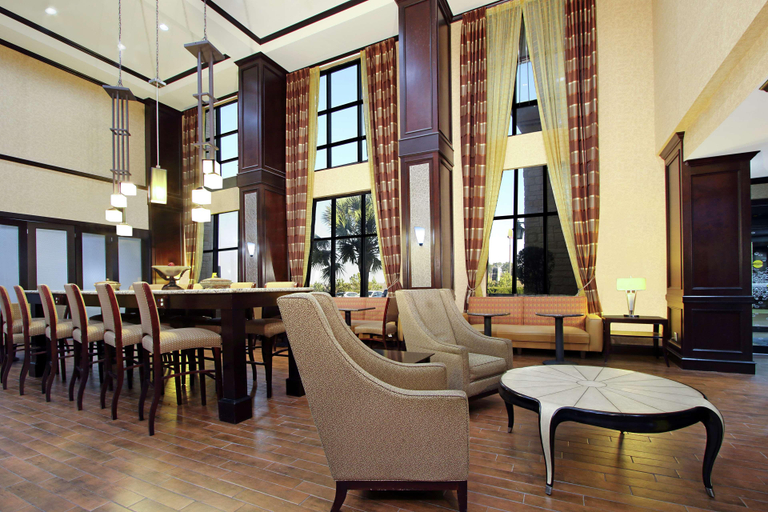 Food & Drinks 5, Hampton Inn & Suites Buffalo, Leon