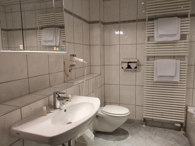 Bathroom 5, Hotel Restaurant Pfeffermühle, Zollernalbkreis