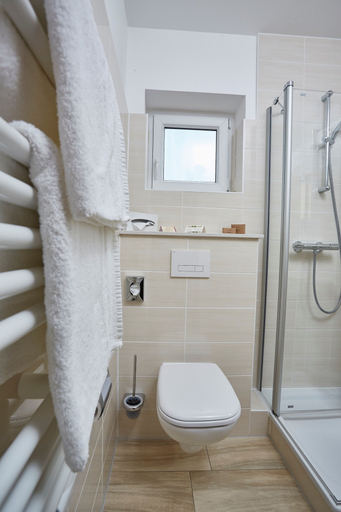Bathroom 5, Das Schokoladenhotel, Ammerland