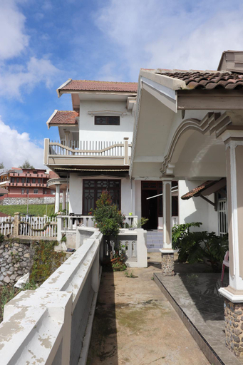Exterior & Views 2, Good Karma Guesthouse, Probolinggo