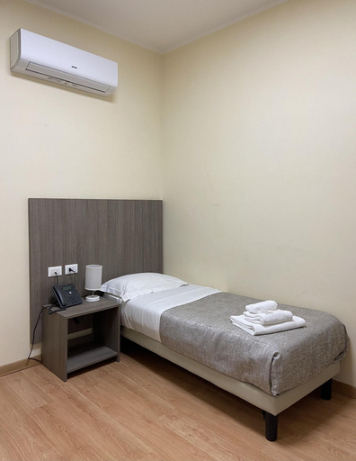 Bedroom 5, 55 Aira, Palermo