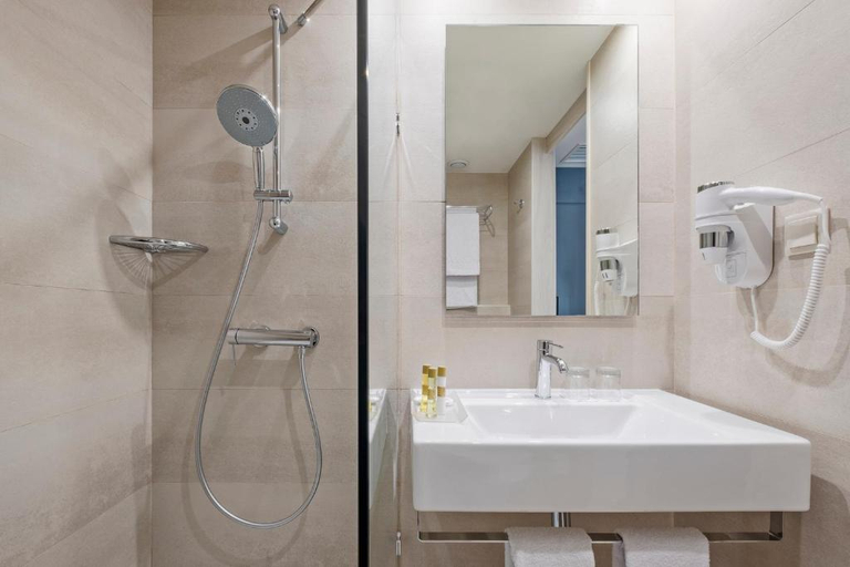 Bathroom 4, Dorma Liberdade, Lisbon