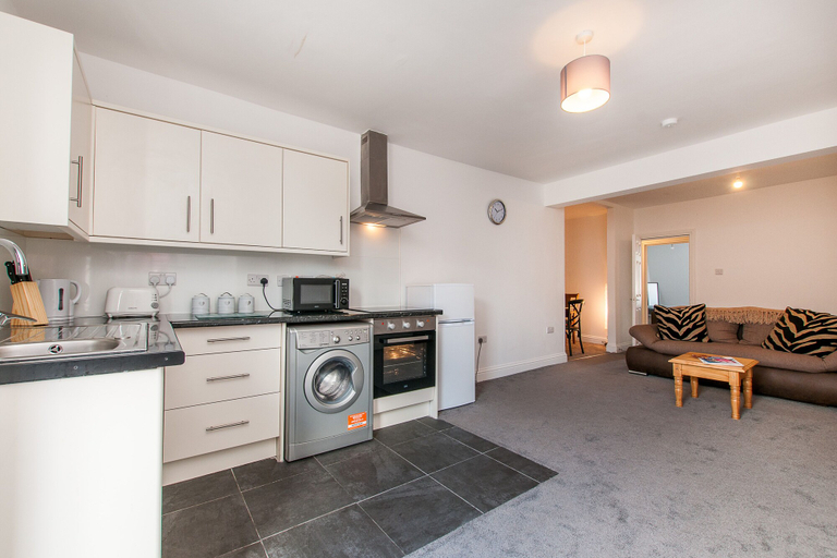 Others 4, 2 Bed Flat in Pedestrianized High Street, Kent