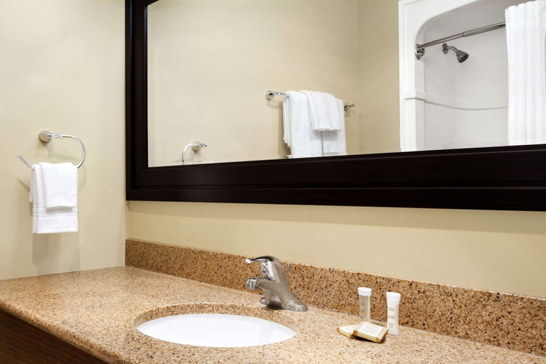 Bathroom 5, Super 8 by Wyndham Brockville, Leeds and Grenville