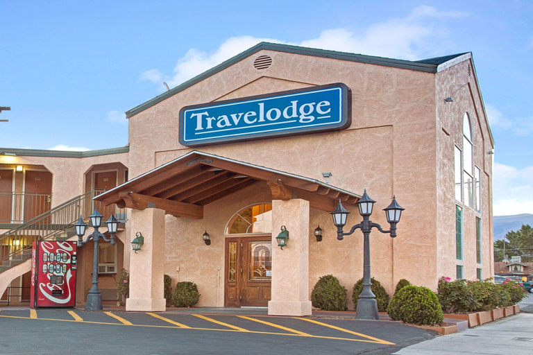 Exterior & Views 2, Travelodge by Wyndham Bishop, Inyo