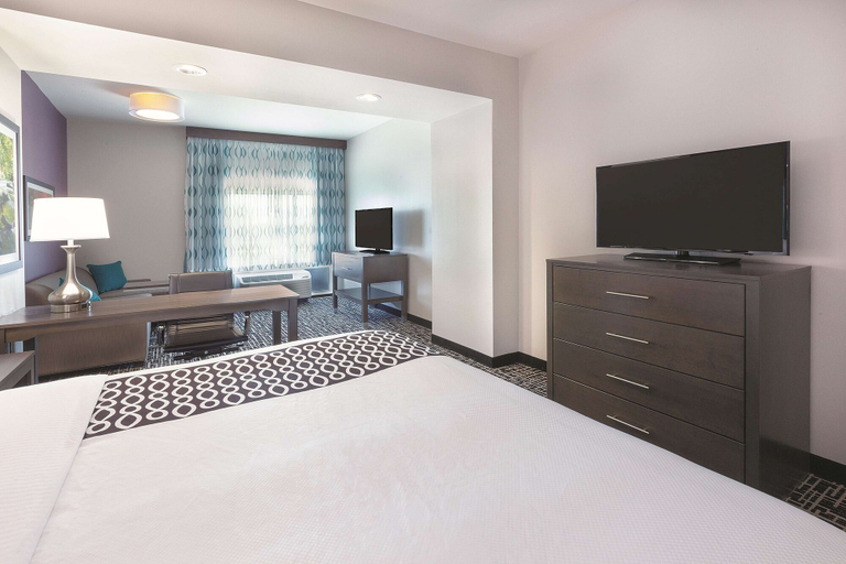 Bedroom 4, La Quinta Inn & Suites by Wyndham Terre Haute, Vigo