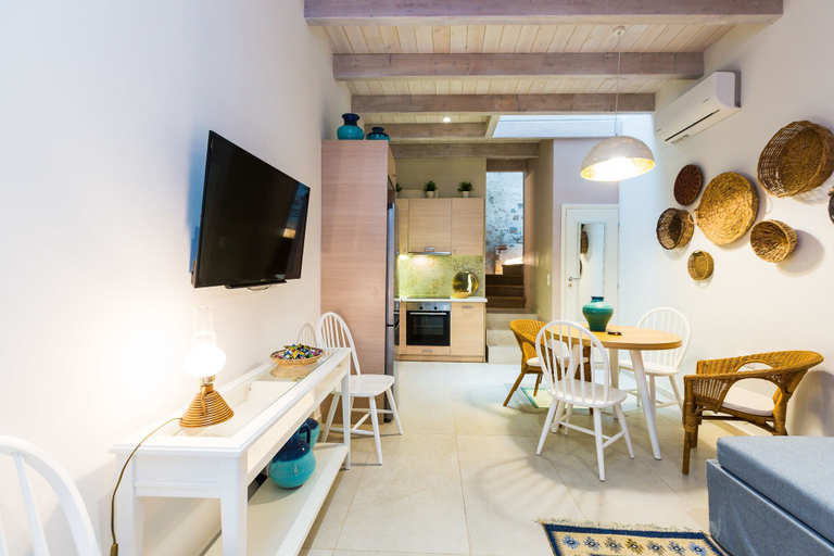 Others 5, Daria's Home, Crete