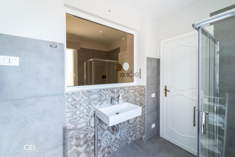 Bathroom 5, Palazzo al Carmine Dimora Storica, Trapani