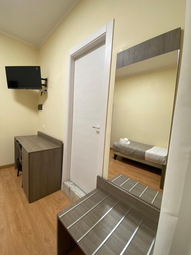 Bedroom 4, 55 Aira, Palermo