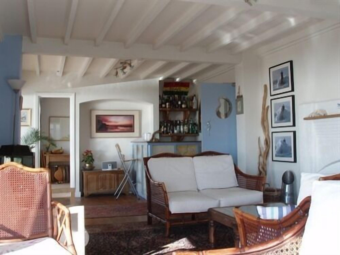 Others 4, Blue Bay House, Cornwall