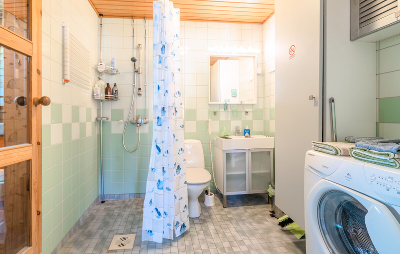 Bathroom, Pinjakoti, Päijänne Tavastia