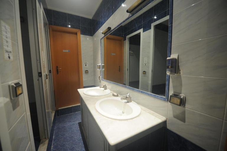 Bathroom 5, Hotel Beauty, Roma
