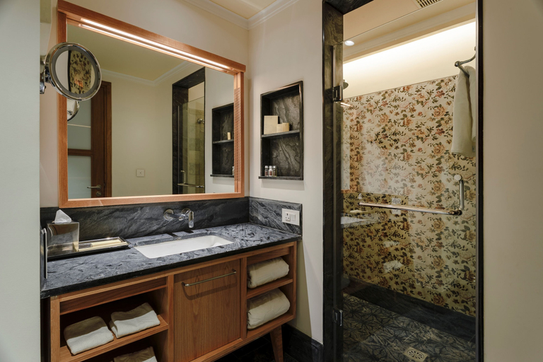 Bathroom 5, Taj Theog Resort & Spa, Shimla, Shimla