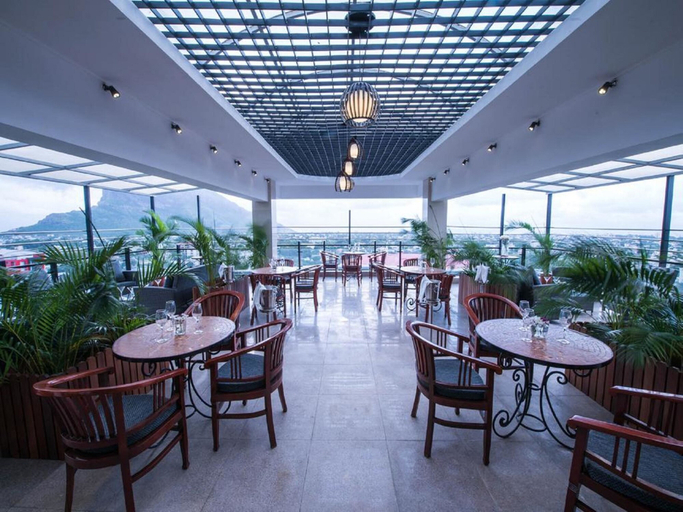 Food & Drinks 4, Palms Hotel