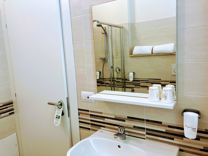 Bathroom 5, Hotel Belvedere, Pisa