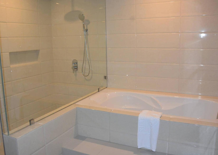 Bathroom 4, Commander Suites de Boracay, Malay