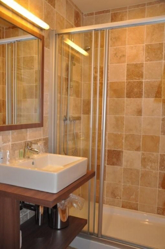 Bathroom 3, Hotel Louisa, West-Vlaanderen
