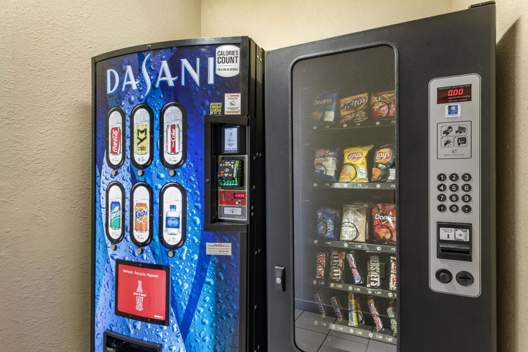 Food & Drinks 5, Comfort Inn & Suites Muncie Near University, Delaware