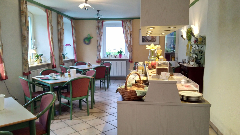 Food & Drinks 5, Haus am Kurpark, Hof
