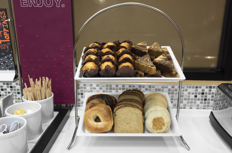 Food & Drinks 5, Hampton Inn Christiansburg/Blacksburg, Montgomery