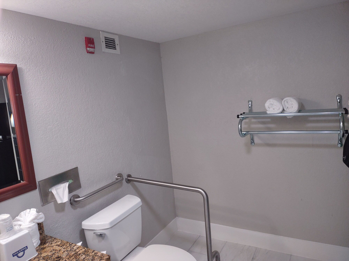 Bathroom 4, Days Inn by Wyndham Port Charlotte/Punta Gorda, Charlotte