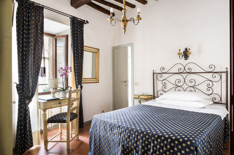 Bedroom 4, La Cisterna, Siena