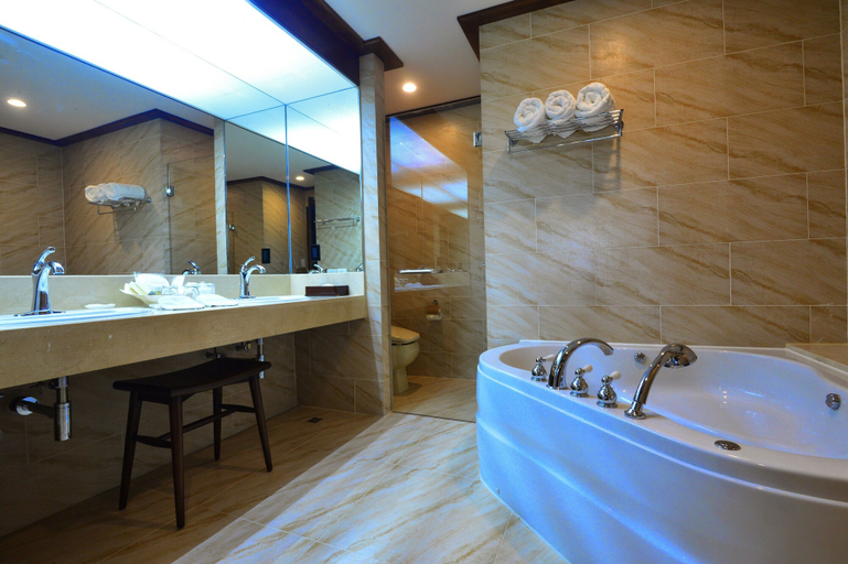 Bathroom 5, Aqua Resort Club Saipan, Saipan