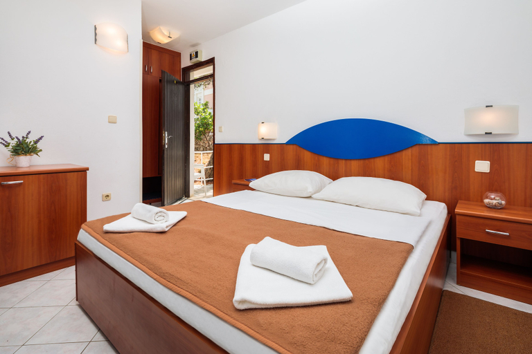 Bedroom 3, Resort Fontana, Jelsa