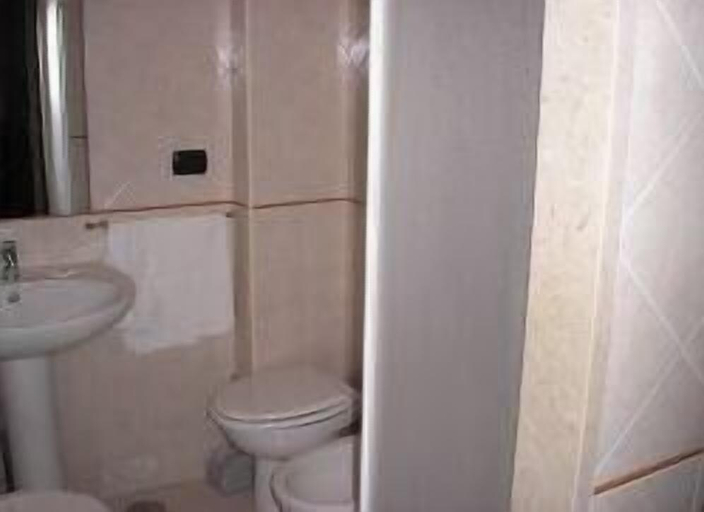 Bathroom 5, Hotel Casanova, Napoli