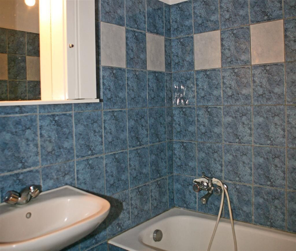 Bathroom 5, Aspro Spiti, South Aegean