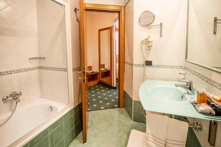 Bathroom 4, Hotel Estense, Modena