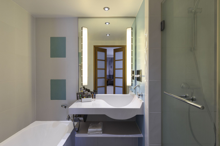Bathroom 3, Novotel Nottingham Derby, Derbyshire