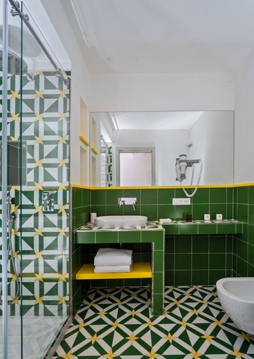 Bathroom 5, La Vue D'Or, Napoli
