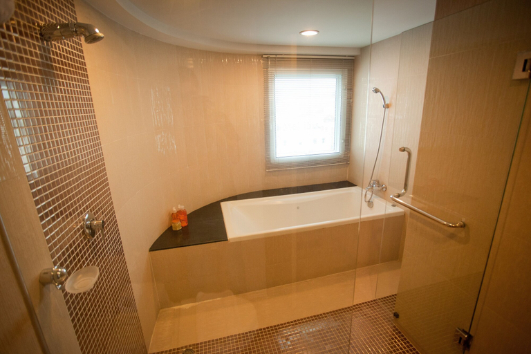 Bathroom 4, The Mercer Sukhumvit 4, Khlong Toey