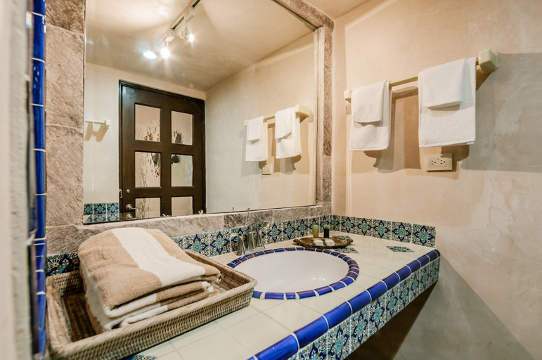 Bathroom 4, Casa Granada 24, Isla Mujeres