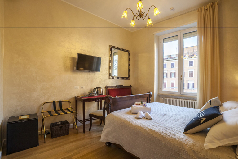 Bedroom 4, Regina Tivoli Center, Roma