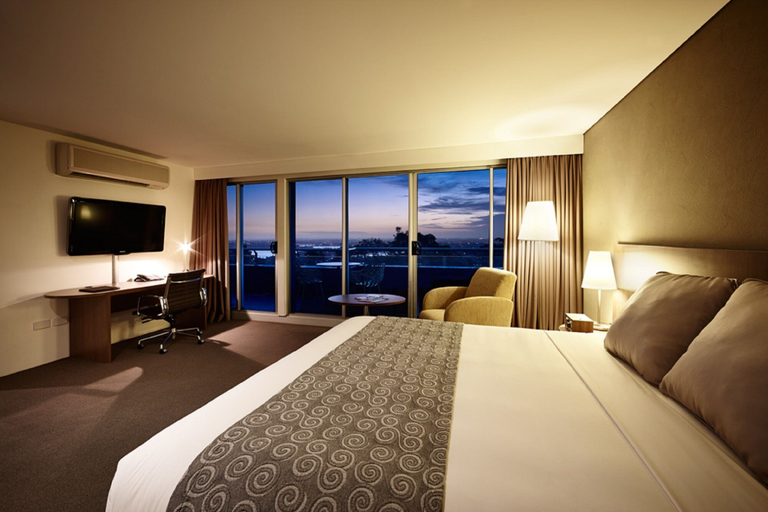 Bedroom 5, Mercure Sydney St Leonards, Sydney