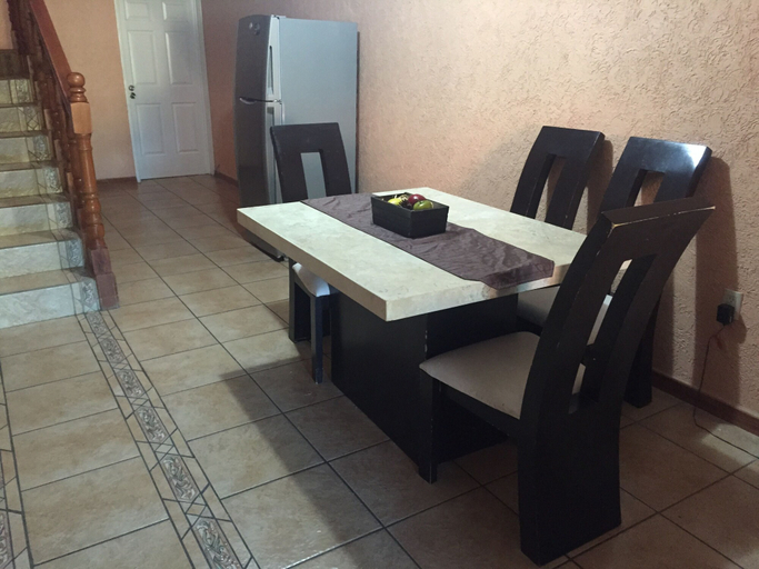 Others 5, 4 Recamaras Zona Sur WiFi Jardin Cochera, Zapopan