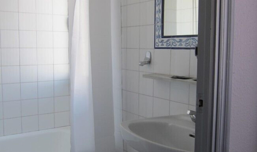 Bathroom 3, Hostal Alicia, Málaga