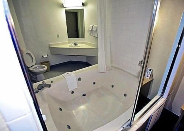 Bathroom 4, Motel 6 Seymour, IN - North, Jackson