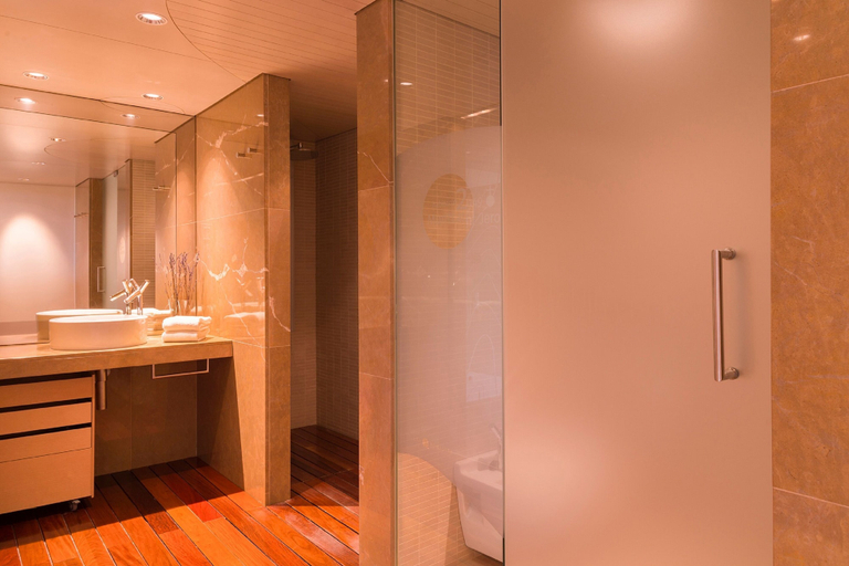 Bathroom 5, Can Bonastre Wine Resort, The Originals Relais (Relais du Silence), Barcelona