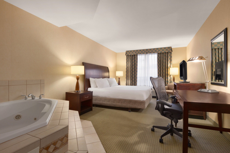 Bedroom 3, Hilton Garden Inn Dulles North, Loudoun