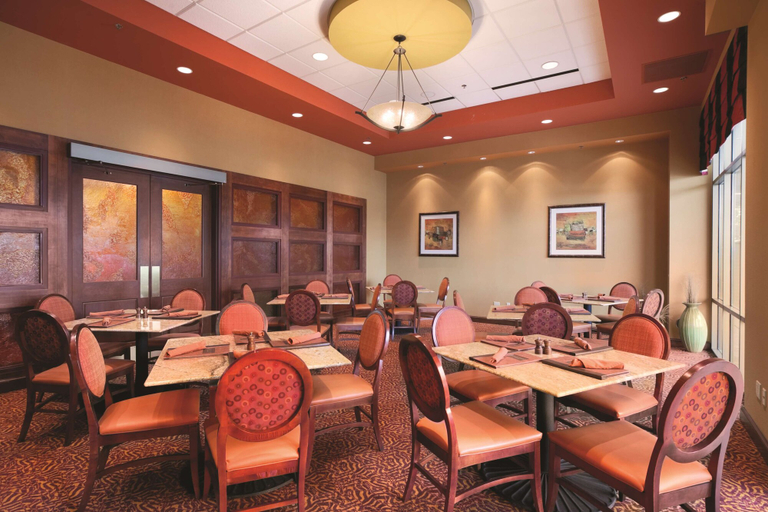 Food & Drinks 5, Embassy Suites by Hilton E Peoria Riverfront Conf Center, Peoria