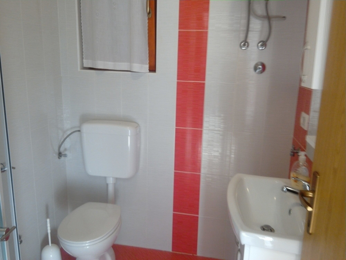 Bathroom 3, Apartment MIMA, Umag